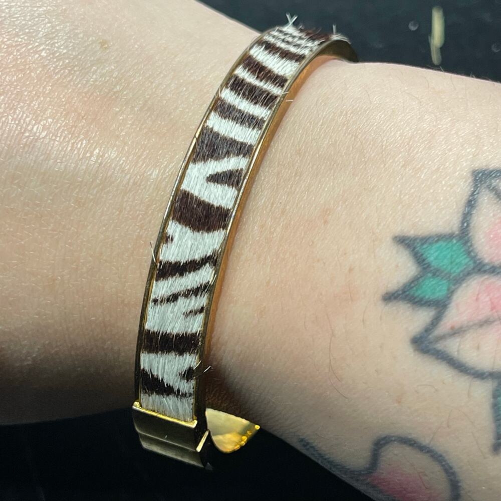 Talbots Black & White Zebra Print Bangle Hinged Clamp Bracelet Signed 7.25"